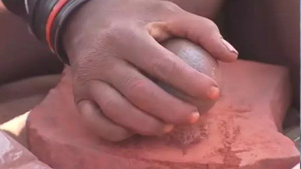 આ જનજાતિ ખાસ લોશનનો ઉપયોગ કરે છે