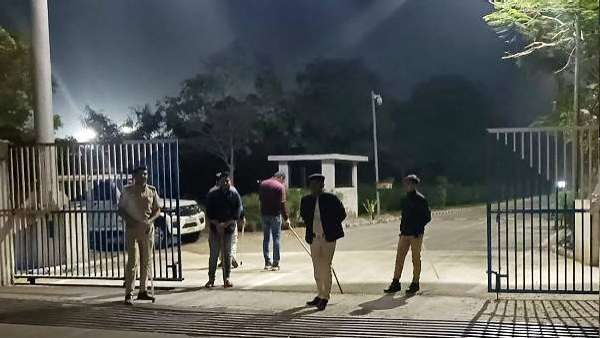 Moscow Goa Flight: મૉસ્કો-ગોવા ફ્લાઈટમાં NSGની તપાસ પૂરી, કોઈ શંકાસ્પદ વસ્તુ ન મળી, બૉમ્બની સૂચના હતી અફવા