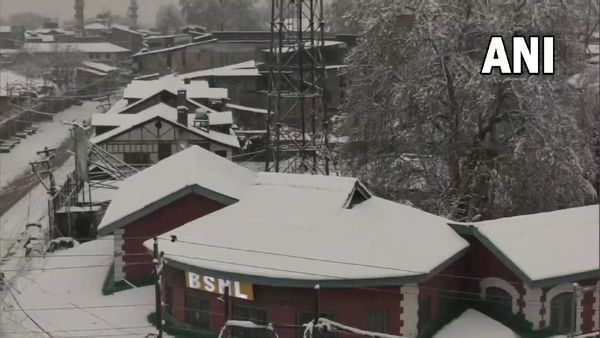 Weather Update: દિલ્લીમાં વરસાદની સંભાવના, જમ્મુ-કાશ્મીરમાં હિમવર્ષા, કરા, જાણો દેશનુ હવામાન