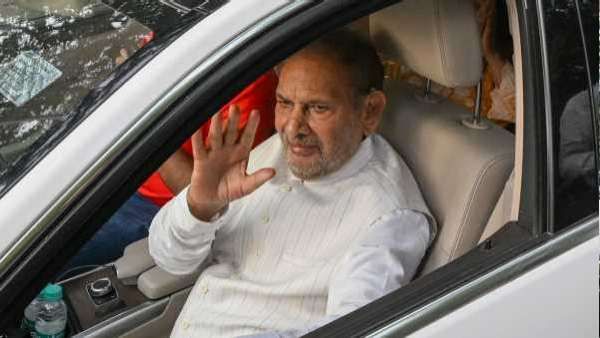 રાજદમાં સામેલ થયા શરદ યાદવ