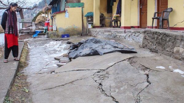 Joshimath sinking: જોશીમઠ પછી હવે ઋષિકેશ, મસૂરી, નૈનીતાલના ઘરોમાં પણ પડવા લાગી તિરાડો