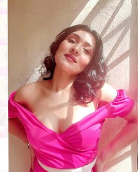 ટીના સોશિયલ મીડિયા પર છવાયેલી રહે છે ટીના સોશિયલ મીડિયા પર છવાયેલી રહે છે