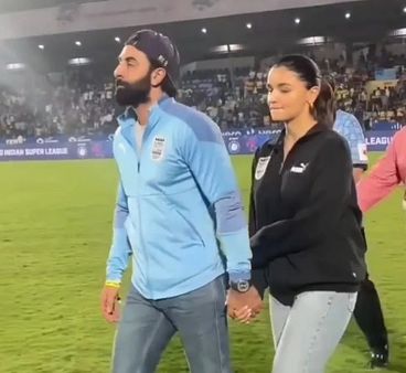 રણબીર-આલિયા ફૂટબોલ મેચ જોવા પહોંચ્યા
