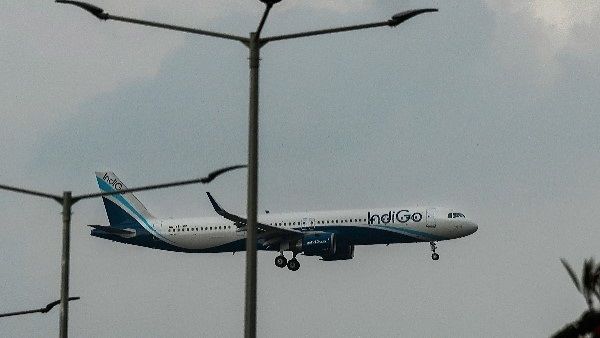 50 મીનીટ બાદ પરત ફર્યુ થાઇલેન્ડ જઇ રહેલી ઇંડિગો ફ્લાઇટ, આટલા માટે કરાવી પડી ઇમરજેન્સી લેન્ડીંગ જાણો