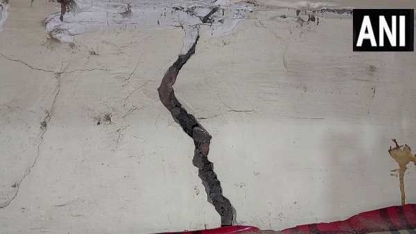 Joshmath બાદ હવે યૂપીના અલીગઢમાં પણ ઘરોમાં તિરાડ, ઘરોમાં તિરાડ પડતા લોકો ઘર છોડવા મજબૂર