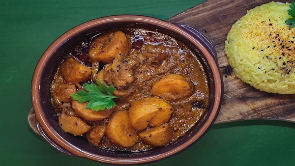 Banarasi Dum Aloo Recipe : જમવામાં નવું શોધી રહ્યા છો? આ રીતે ઘરે જ બનાવો બનારસી દમ આલૂ