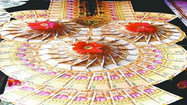 દિલ્હીમાં માયાપુરીમાં યુવક 2 લાખની વરરાજાની માળા લઇને ફરાર થઇ ગયો