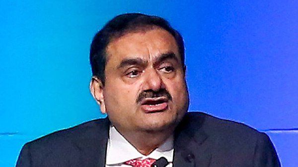 મુકેશ અંબાણીથી આગળ છે અદાણી