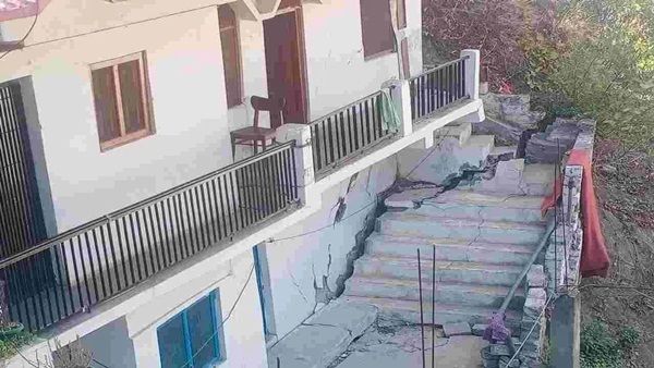 જોશીમઠના 600 ઘરોમાં તિરાડ