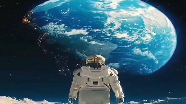 શખ્સે ચંદ્ર પર ફસાયો હોવાની તસવીર કરી શેર