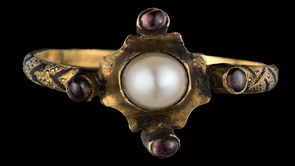 આ રત્નો સાથે મોતી ન ધારણ કરો આ રત્નો સાથે મોતી ન ધારણ કરો