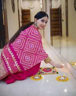મહાદેવી બિરલા વર્લ્ડ એકડમીમાં શિક્ષણ લીધુ