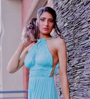 શહનીલ ગિલ ફેશન લવર છે શહનીલ ગિલ ફેશન લવર છે