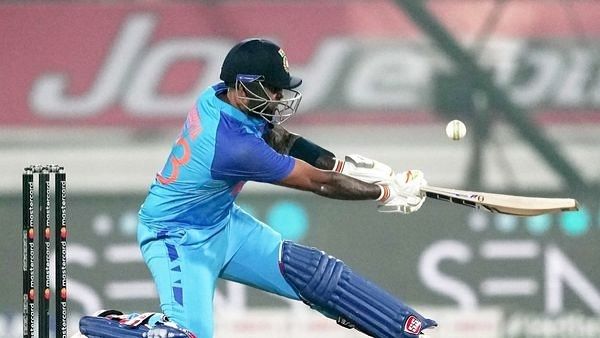 સૌથી વધારે સિક્સ મારનાર બેટ્સમેન બન્યા સુર્યકુમાર