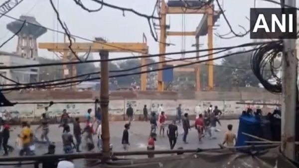 TMC-ISFના કાર્યકર્તાઓમાં ઘર્ષણને કારણે પોલીસે કર્યો લાઠીચાર્જ, 19ની ધરપકડ