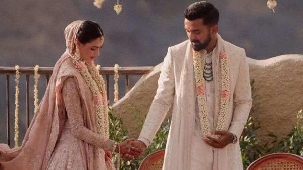 એકબીજાના થયા કેએલ રાહુલ-આથિયા શેટ્ટી, હાથ પકડીને સામે આવ્યો લગ્નનો પહેલો વીડિયો