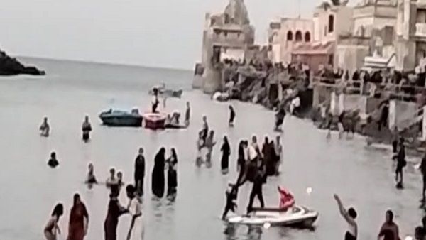 બેટ દ્વારકાં ચાલી ફેરીબેટને ખરાબ હવામાનના લીધે કરવામાં આવી બંધ