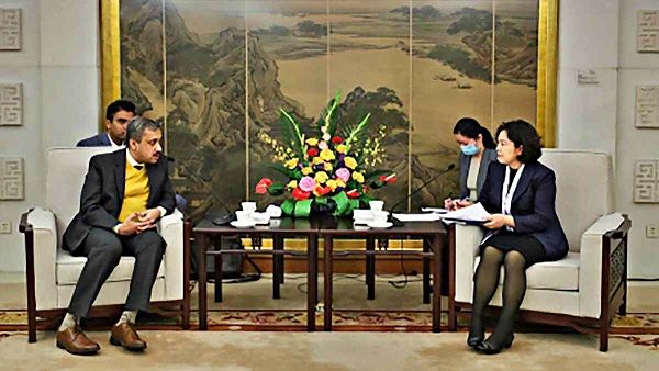 India china talk: સરહદ સાથે જોડાયેલા મુદ્દા પર સમાધાનની પહેલ, બિજિંગમાં ટોચના અધિકારીઓ વચ્ચે વાતચીત