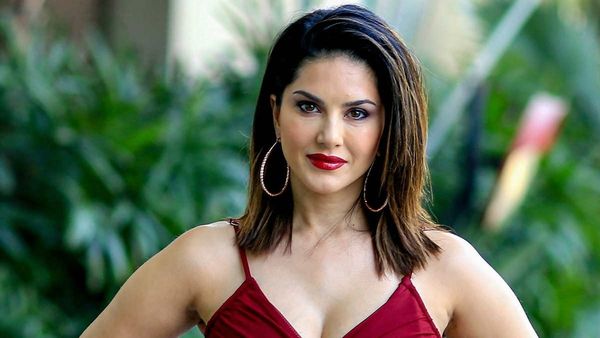 મણિપુરઃ ફેશન શો શરુ થતા પહેલા ગ્રેનેડ ધમાકો, સામેલ થવાની હતી સની લિયોન