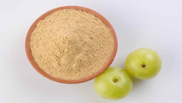 કાથો અને આંબળા પાવડર