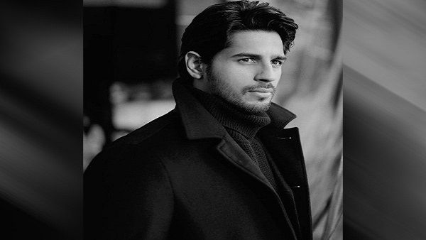 છોકરાઓને ઘેરો અને એટ્રેક્ટીવ અવાજ