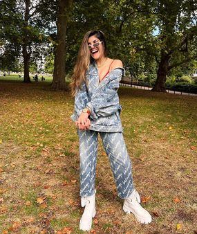 અનન્યાના ઘણા મ્યૂઝિક આલ્બમ રિલિઝ થઈ ચુક્યા છે અનન્યાના ઘણા મ્યૂઝિક આલ્બમ રિલિઝ થઈ ચુક્યા છે