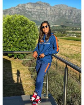 ઘણી વખથ પોતાના ગિટાર સાથે જોવા મળે છે