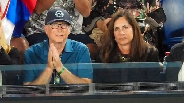 પૌલા હર્ડ 2 બાળકોની માતા છે અને 67 વર્ષની છે