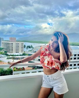 અનુષ્કાની મોટી ફેન ફોલોઈંગ છે અનુષ્કાની મોટી ફેન ફોલોઈંગ છે