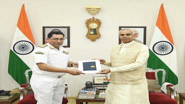 ગુજરાત નૌસેનાના ફ્લેગ ઓફિસર કમાન્ડીગે લીધી રાજ્યપાલની મુલાકાત