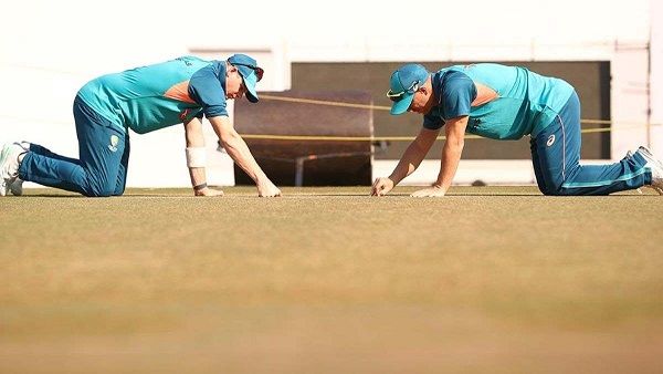 IND vs AUS: પિચને સુંઘવાથી કોઇ ફાયદો થયો? દક્ષિણ આફ્રિકાના દિગ્ગજે ઉડાવી મજાક