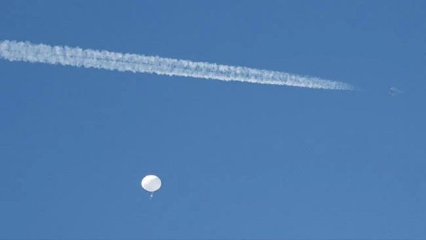 એક્શન લે તે પહેલા જતુ રહ્યું બલૂન એક્શન લે તે પહેલા જતુ રહ્યું બલૂન