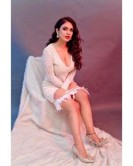 કિલર સ્ટાઈલમાં પોઝ આપ્યા