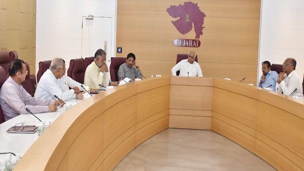 કેબિનેટની બેઠકમાં મુખ્યમંત્રી સહિત મંત્રી મંડળે પૂર્વ રાજ્યપાલ ઓ.પી કોહલીને શ્રદ્ધાંજલી પાઠવી