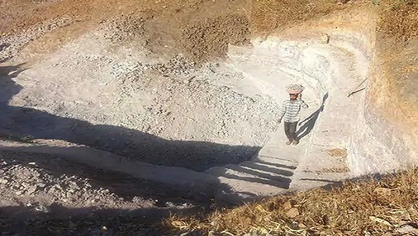 નસવાડીના કડૂલી-મહુડી ગામના આદિવાસી ખેડૂતે ધરતી ફાડીને પાણી કાઢ્યુ, કંઈક આવી છે પુરી ઘટના