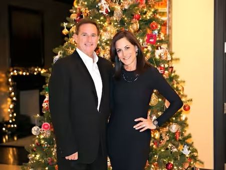 પૌલા હર્ડ યુનિવર્સિટી ઓફ ટેક્સાસમાંથી ગ્રેજ્યુએટ છે