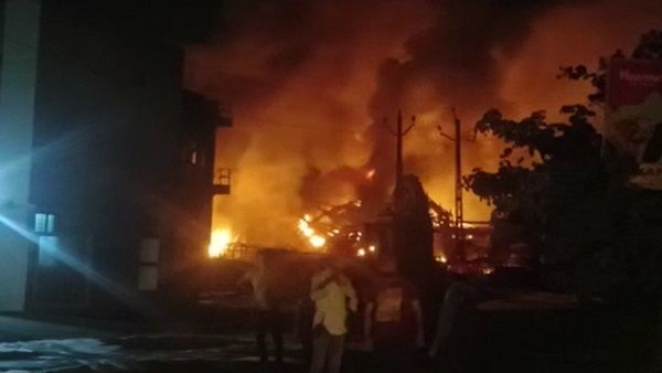 મોડી રાત્રે અંકલેશ્વર GIDC માં ખાનગી કંપનીમાં લાગી ભયંકર આગ, ફાયરનો ટીમો ઘટના સ્થળે દોડી આવી