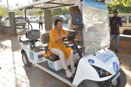 જનરલ હોસ્પિટલ, ગાંધીનગરને ગોલ્ફકાર્ટનું દાન મળ્યું