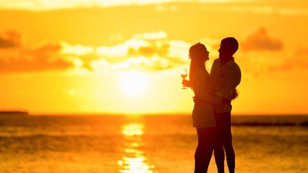 Happy Hug Day 2023 : હગ ડે પર જાણો ગળે મળવાના ફાયદાઓ