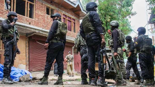 કલમ-370 હટાવ્યા બાદ હિંસામાં જબરદસ્ત ઘટાડો થયો કલમ-370 હટાવ્યા બાદ હિંસામાં જબરદસ્ત ઘટાડો થયો