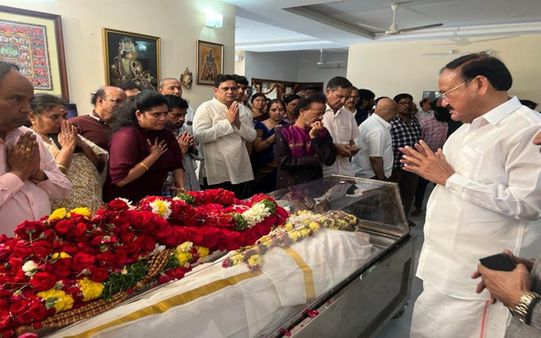 અભિનયમાં ઝંપલાવ્યું