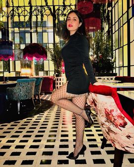 બ્લેક શોર્ટ ડ્રેસમાં નેહાનો ગ્લેમરસ અંદાજ બ્લેક શોર્ટ ડ્રેસમાં નેહાનો ગ્લેમરસ અંદાજ