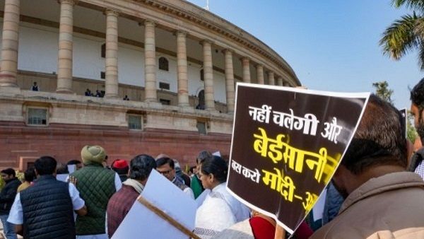 અદાણીના સ્ટોક ક્રેશના વિરોધમાં ભારતીય યુવા કોંગ્રેસ દેશભરમાં વિરોધ કરી રહી છે