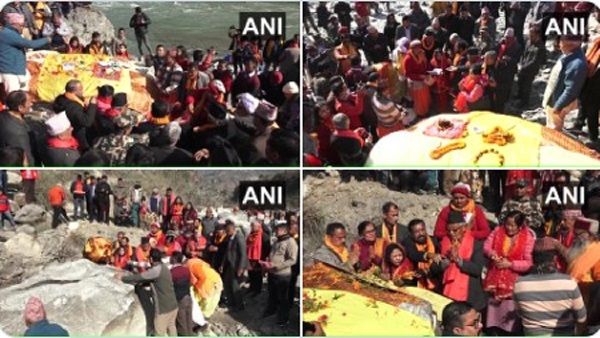 રામ મંદીર નિર્માણ માટે નેપાળથી અયોધ્યા પહોંચ્યા શાલિગ્રામ પથ્થર, લોકોએ કર્યું ભવ્ય સ્વાગત