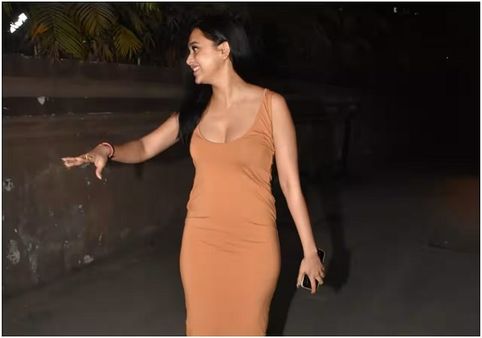 વન-પીસ ડ્રેસમાં કમાલની સુંદર લાગી રહી છે