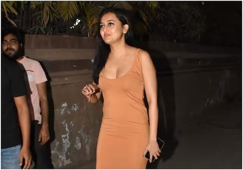 લવ બાઈટની તસવીરો સોશિયલ મીડિયા પર વાયરલ