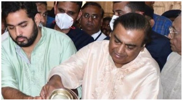 Ambani Family:મુકેશ અંબાણી દિકરા આકાશ સાથે સોમનાથ મહાદેવના દર્શન કર્યા