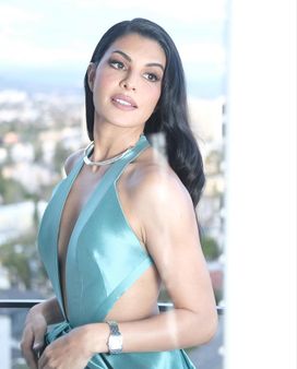 જેકલીન ફરીથી વિવાદોમાં ફસાઈ છે જેકલીન ફરીથી વિવાદોમાં ફસાઈ છે