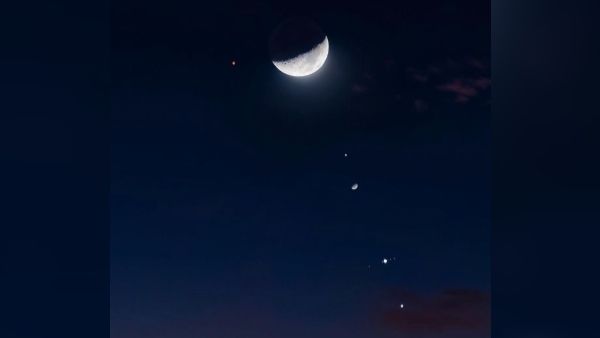 5 Planets Alignment: ચંદ્ર પાસે એક લાઈનમાં દેખાયા પાંચ ગ્રહ, Videoમાં જુઓ આ દુર્ભલ નઝારો