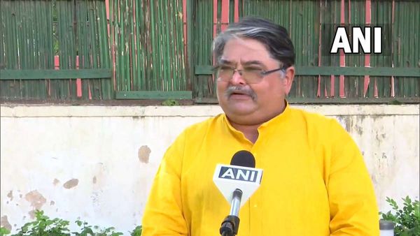 સાવરકરના પૌત્રએ રાહુલ ગાંધીને આપી ચેલેન્જ, કહ્યુ - માફી સાથે જોડાયેલા દસ્તાવેજ બતાવો